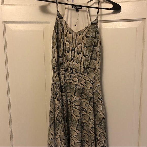 Dress - Picture 3 of 4